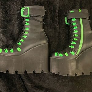 Worn once, in great shape, size 10